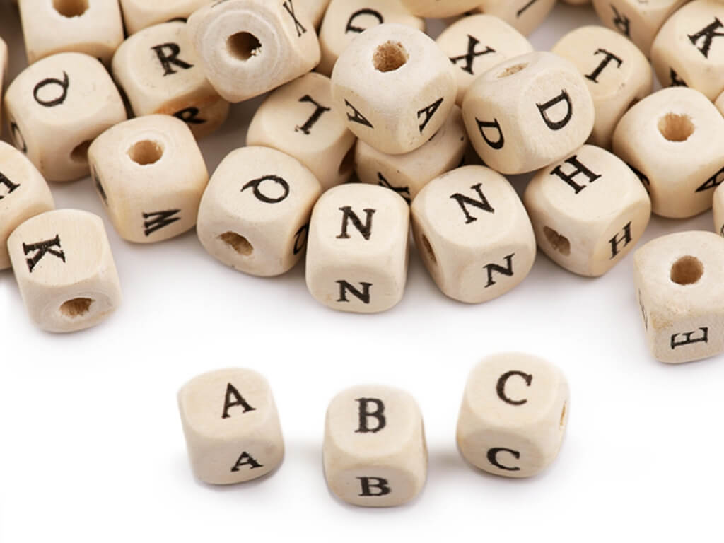 Stoklasa Holzperlen - Buchstaben zum Auffädeln