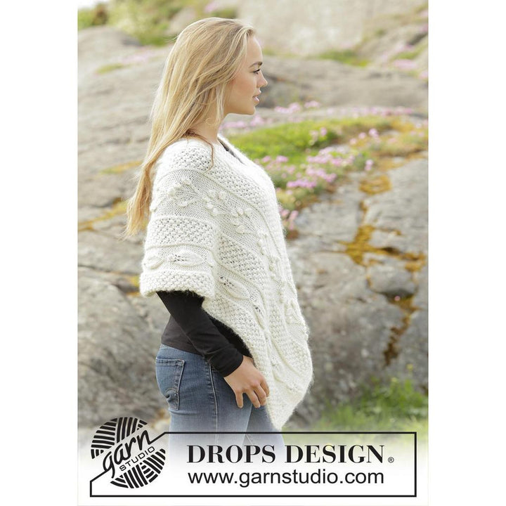 Snow Beads Poncho Strickanleitung - Drops Design (PDF) bei Lieblingsgarn