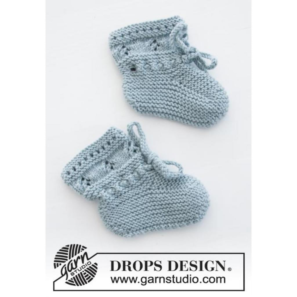 Baby Jacke mit Schühchen im Lochmuster Strickanleitung - Drops Design (PDF) bei bei Lieblingsgarn