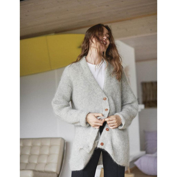 Oversize Strickjacke mit V-Ausschnitt Strickanleitung - Sandnes Garn / Olaug Beate Bjelland (PDF)