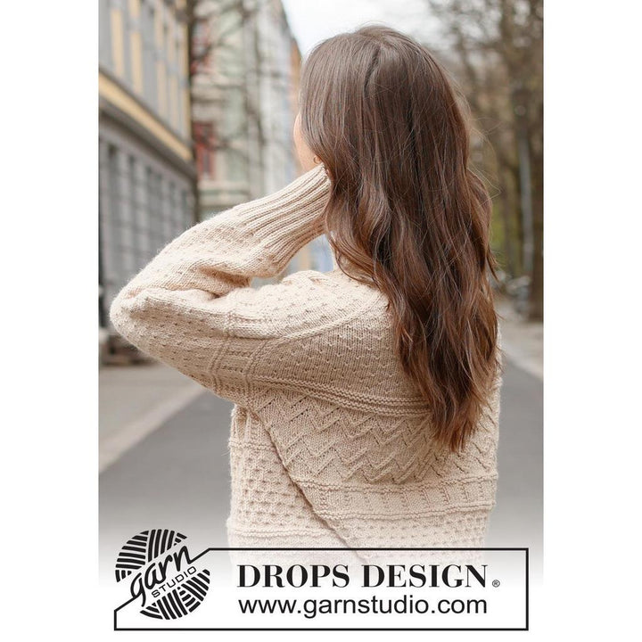 Pullover mit Reliefmuster und doppelter Halsblende Strickanleitung - Drops Design (PDF) bei bei bei Lieblingsgarn