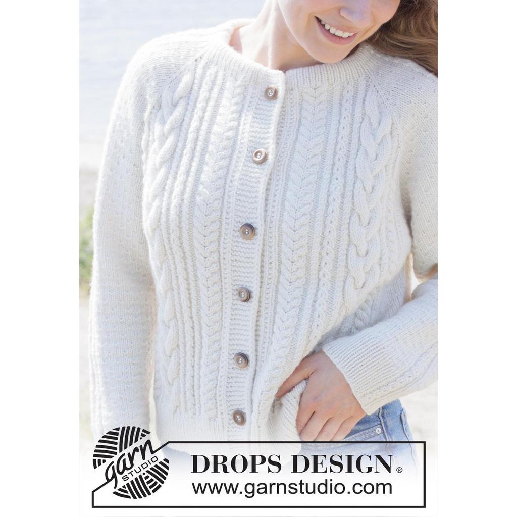 Strickjacke mit Zopfmuster und doppelter Halsblende Strickanleitung - Drops Design (PDF) bei bei Lieblingsgarn