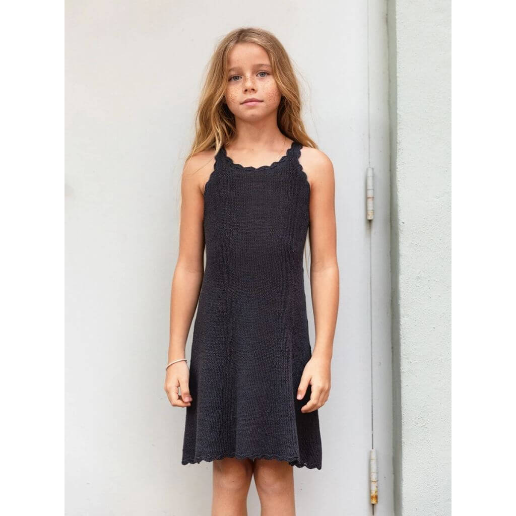 Sandnes Garn Mädchen Sommerkleid Linnea Dress Junior Strickanleitung - Sandnes Garn (Heft) Lieblingsgarn