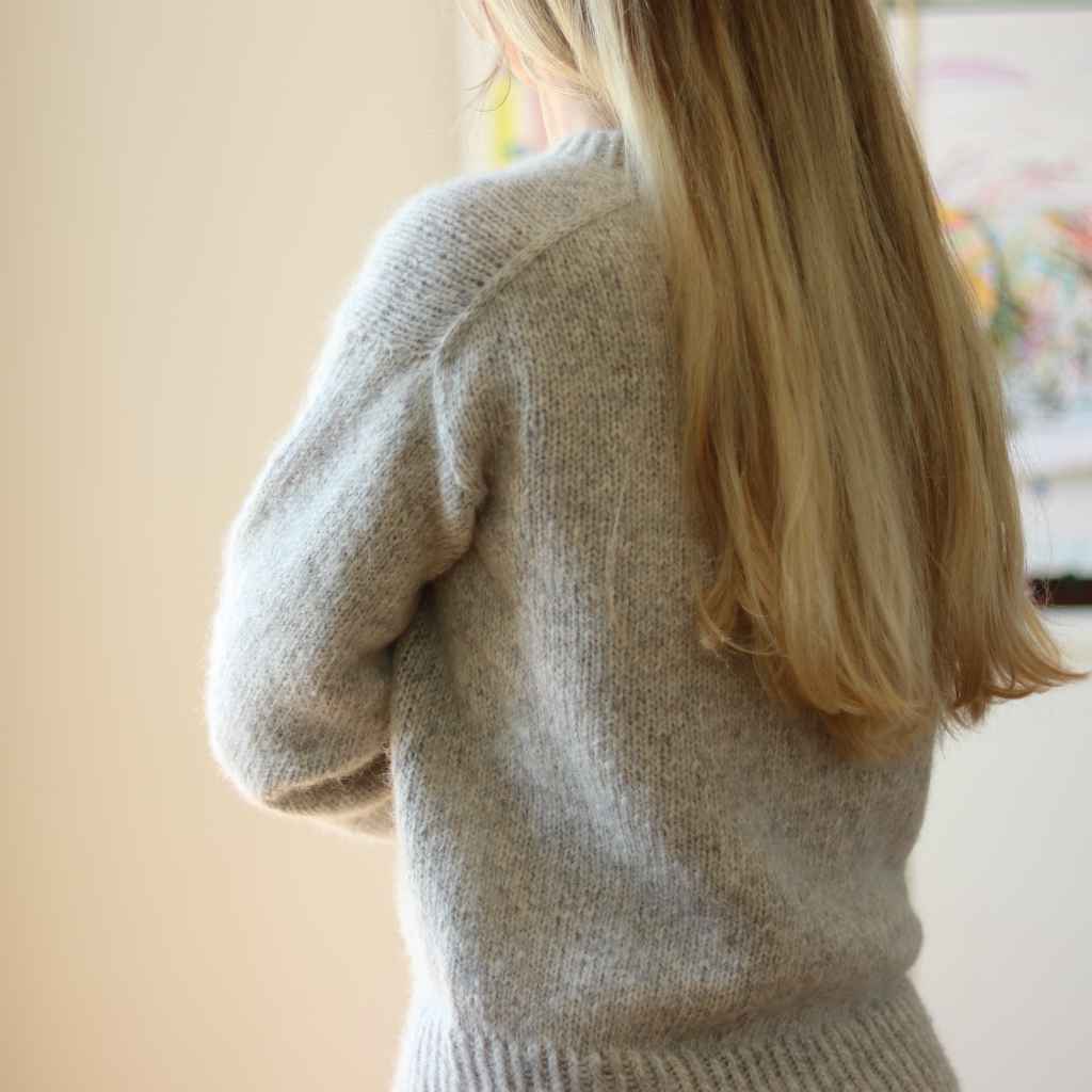Frau Riedel strickt Last Light Sweater Strickanleitung – Bild 2 von 5 bei bei bei bei bei bei bei bei bei bei Lieblingsgarn