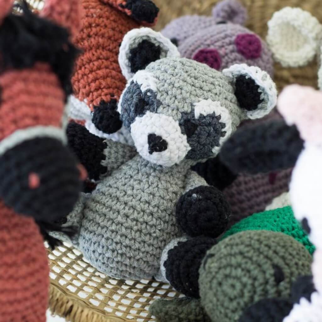 Hoooked Amigurumi Raccoon Ricky Häkelset - Hoooked Lieblingsgarn