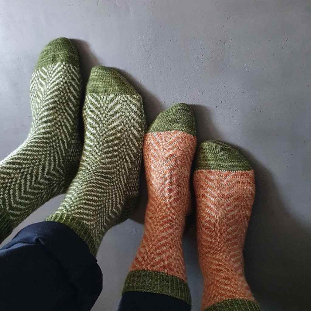 Ducathi Caleido Socks Strickanleitung – Produktansicht bei Lieblingsgarn