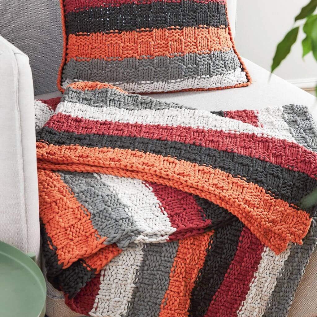 Woolly Hugs Strickdecke mit Kissen Strickanleitung - Woolly Hugs (PDF) Lieblingsgarn