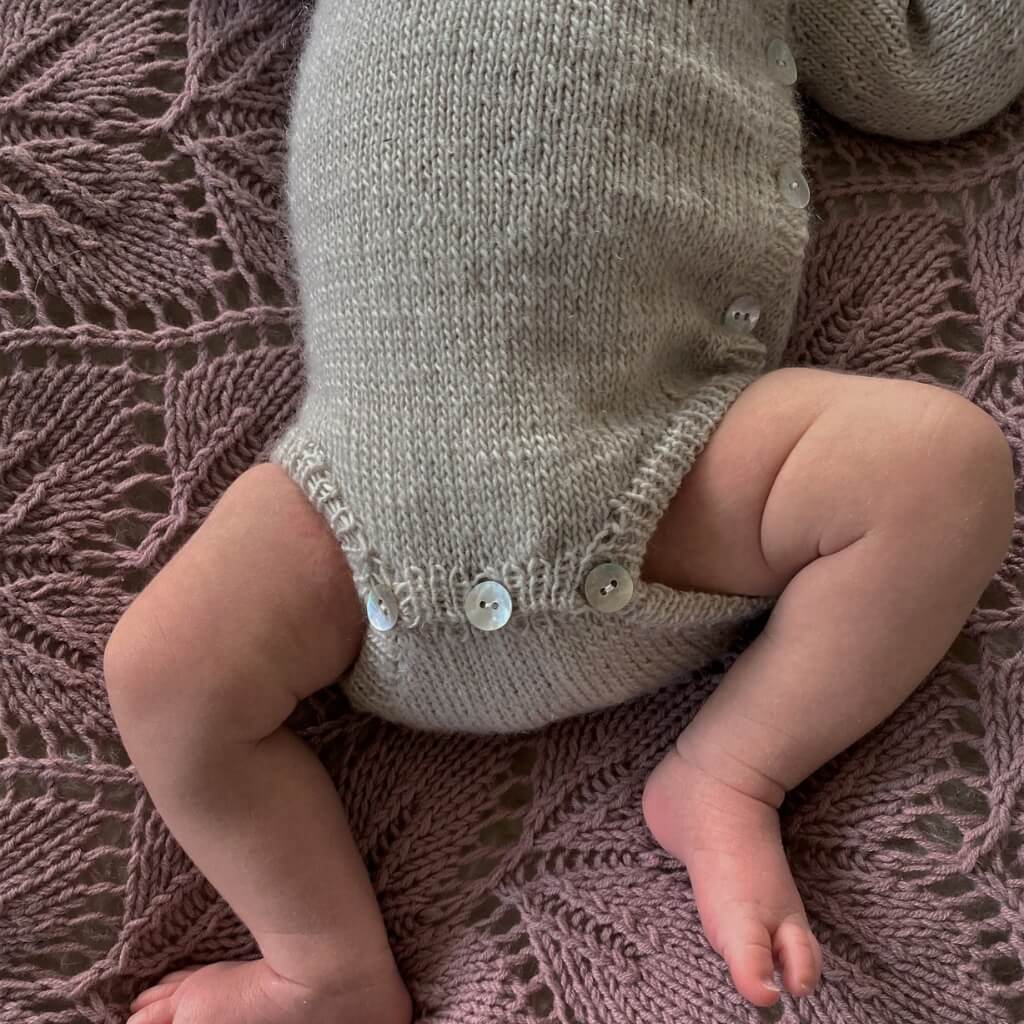 Yndestrikk Pattern Baby Knöpfebody Strickanleitung - Yndestrikk (PDF) Lieblingsgarn