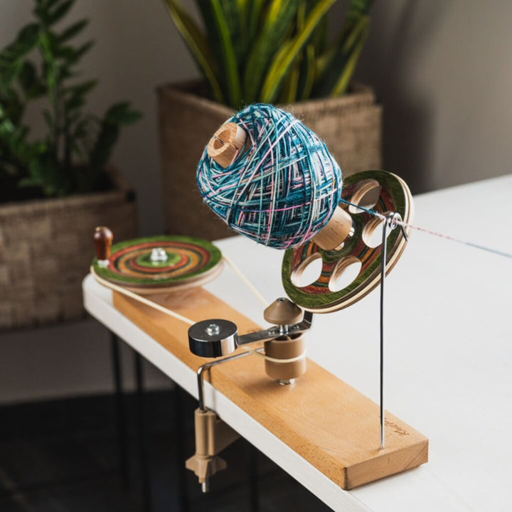 KnitPro Signature Wollwickler mit Tischklemme Lieblingsgarn
