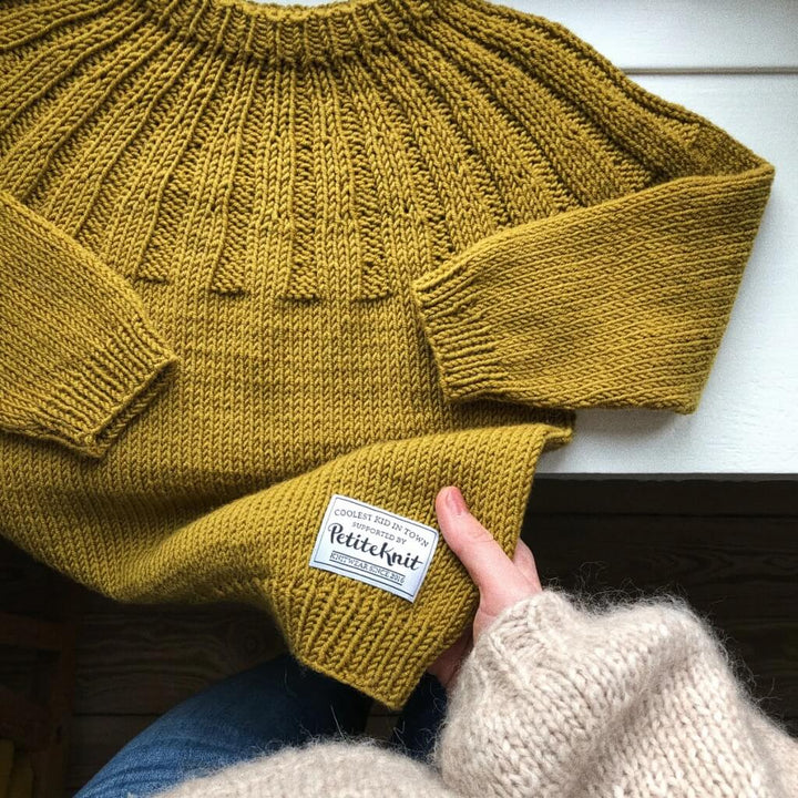 PetiteKnit Haralds Sweater - Junior Lieblingsgarn